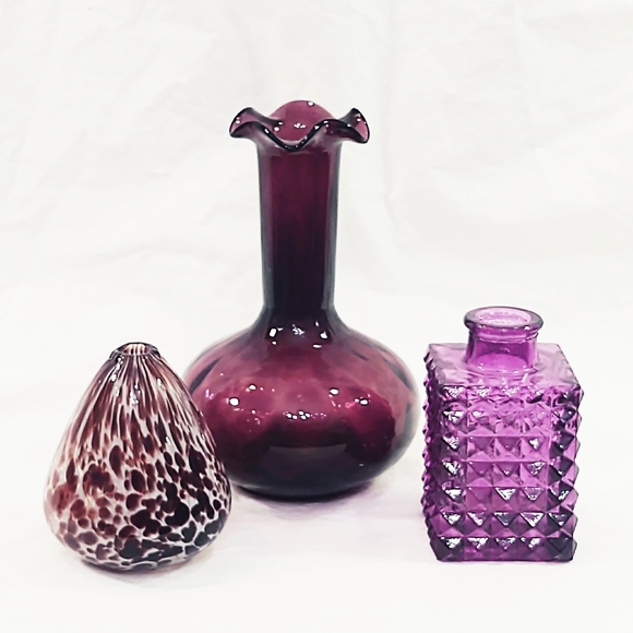 3 Vintage Amethyst Purple Glass Vases - Picture 12 of 12